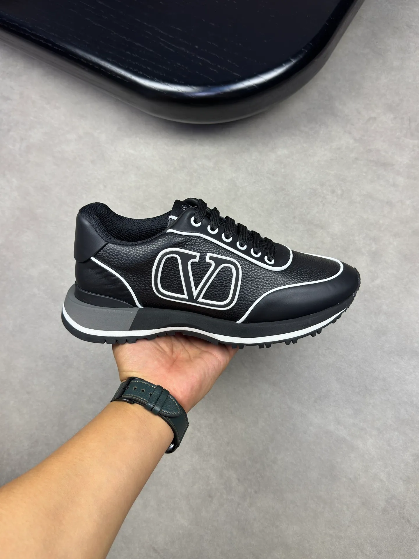 [VALENTINO] Valentino men's shoes 💰500💰 - High-end quality original order - Upper: 🔝 Nappa calf leather, tumbled calf leather, sewn brand plastic totem - Lining: brand mesh canvas, foot pad; water-dyed cow leather - Outsole: multi-color wear-resistant velvet·rubber; combined molded outsole -Super high quality control·Fine workmanship: highlighted (high-end·luxury·grade) -Size :38-44 (45 can be customized)·3300